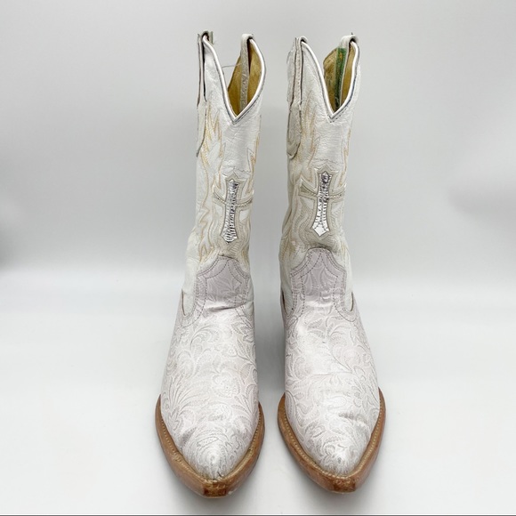 Old Corral Western White Cross Boots. - Picture 2 of 12